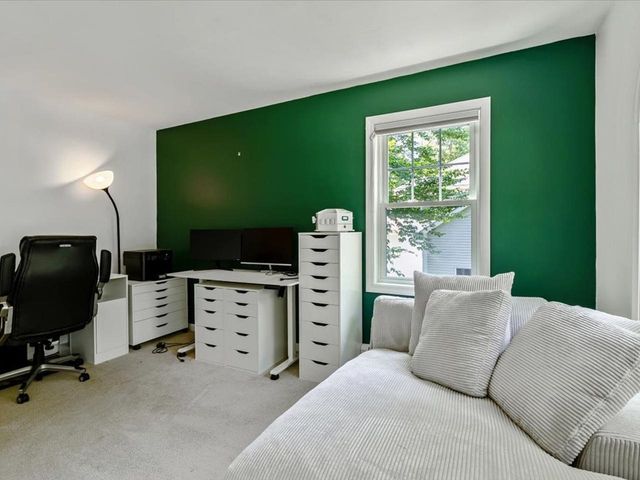 20 Hagan Drive, Essex, VT 05452