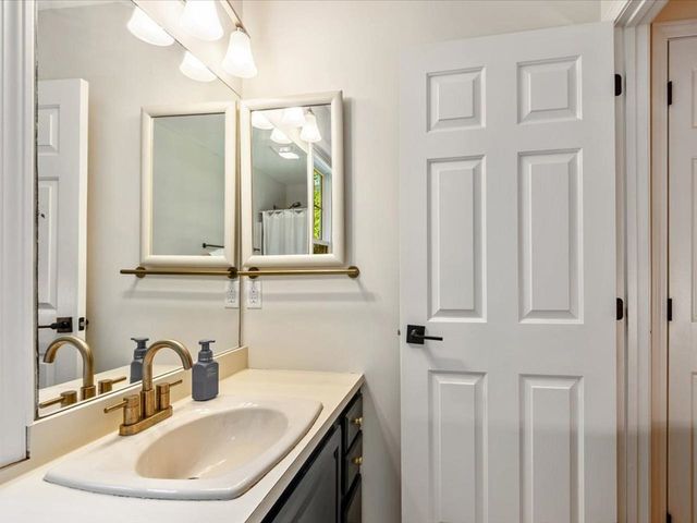 20 Hagan Drive, Essex, VT 05452