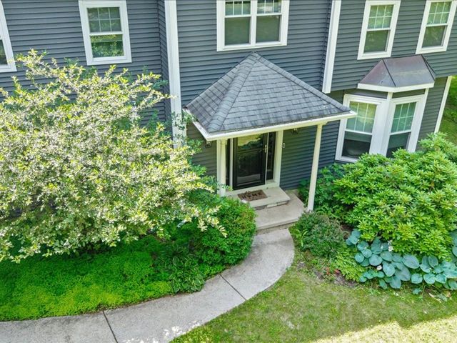 20 Hagan Drive, Essex, VT 05452