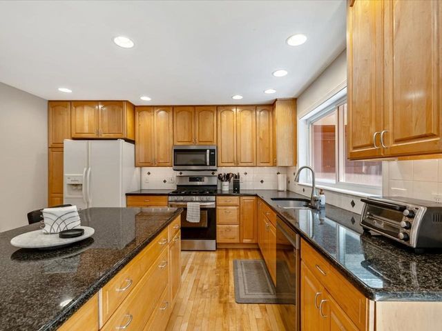 20 Hagan Drive, Essex, VT 05452