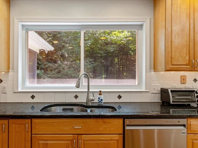 20 Hagan Drive, Essex, VT 05452