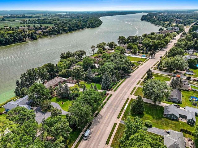 2057 LOST DAUPHIN ROAD, De Pere, WI 54115