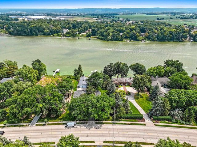 2057 LOST DAUPHIN ROAD, De Pere, WI 54115