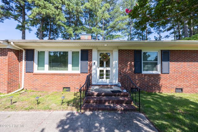 104 Stark Circle N, Wilson, NC 27893