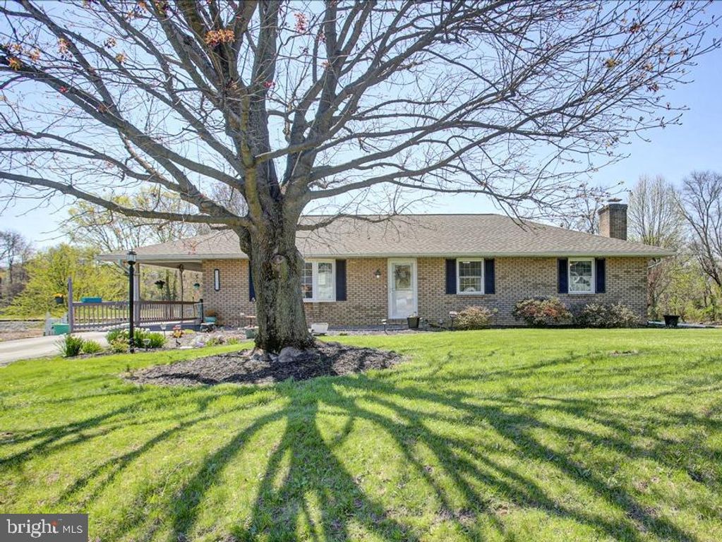 Image 1 of property listing at 16829 STERLING RD, Williamsport, MD 21795