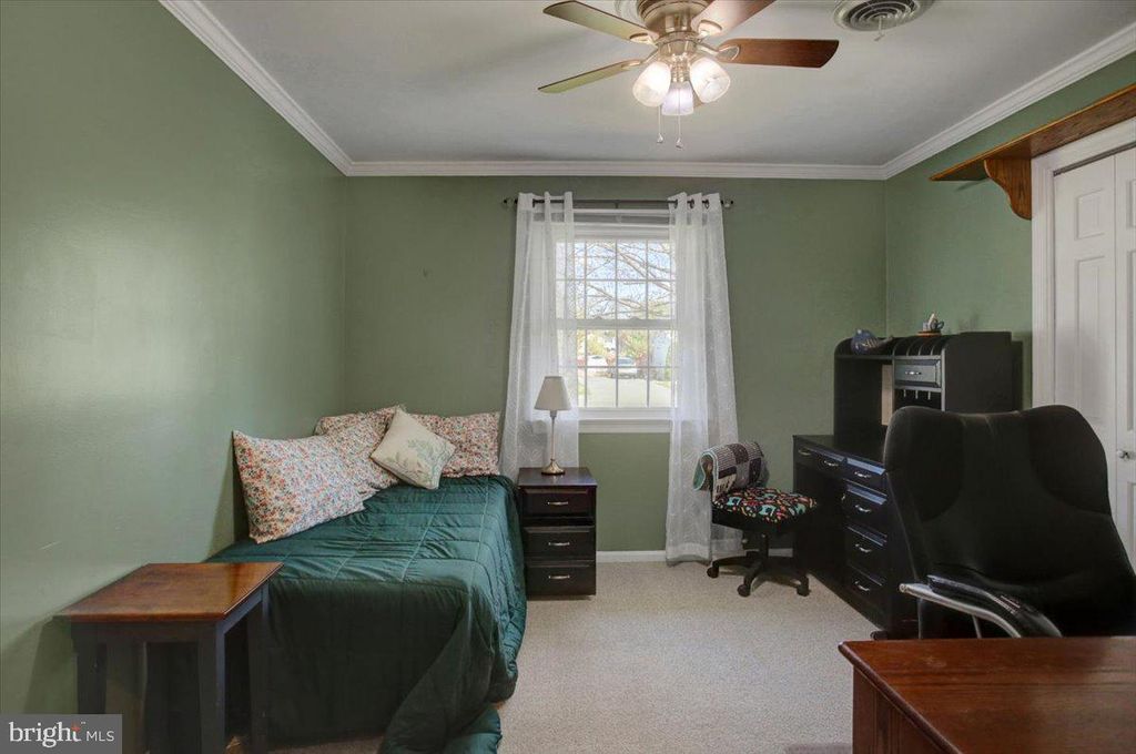 Image 14 of property listing at 16829 STERLING RD, Williamsport, MD 21795