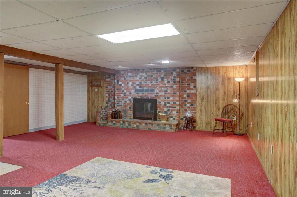 Image 16 of property listing at 16829 STERLING RD, Williamsport, MD 21795