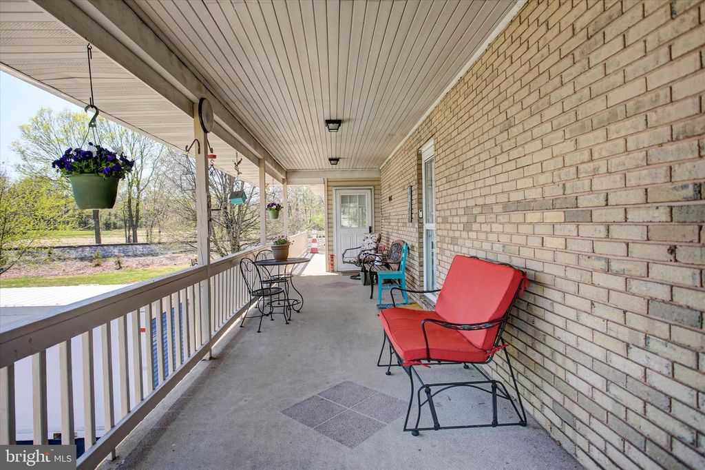 Image 17 of property listing at 16829 STERLING RD, Williamsport, MD 21795