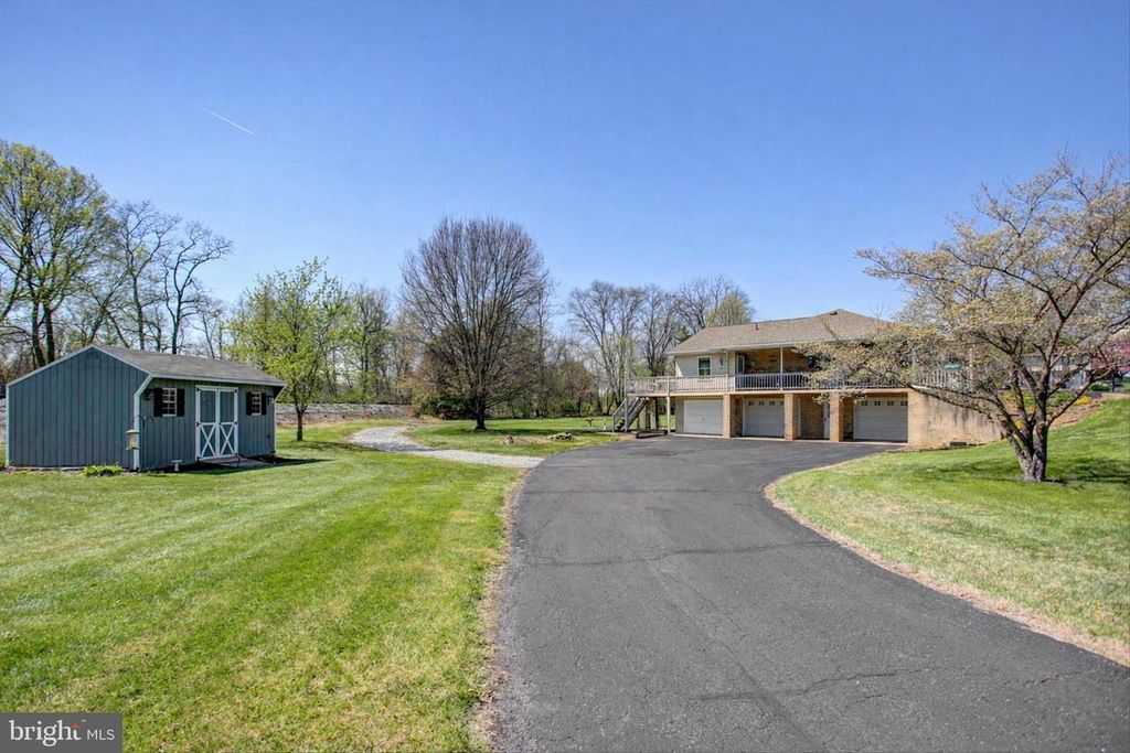 Image 19 of property listing at 16829 STERLING RD, Williamsport, MD 21795