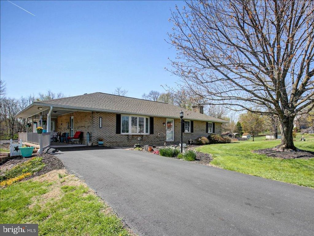 Image 2 of property listing at 16829 STERLING RD, Williamsport, MD 21795
