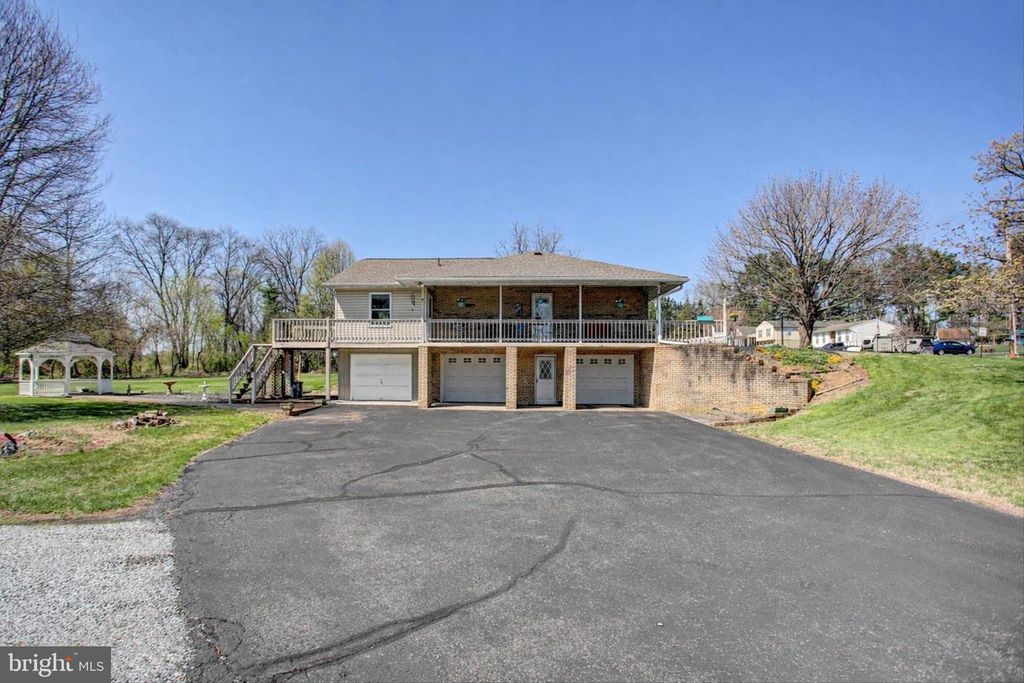 Image 20 of property listing at 16829 STERLING RD, Williamsport, MD 21795