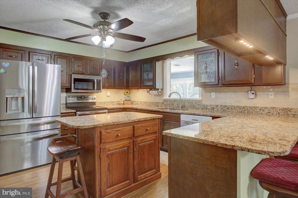 Image 5 of property listing at 16829 STERLING RD, Williamsport, MD 21795