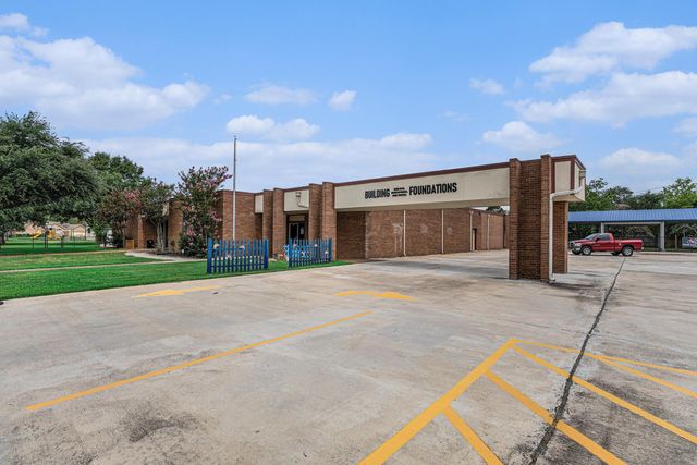 602 Crestwood Drive, El Lago, TX 77586