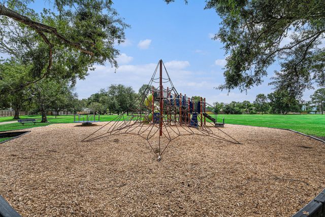 602 Crestwood Drive, El Lago, TX 77586