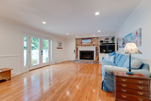 105 Trout Valley Dr, Hendersonville, TN 37075