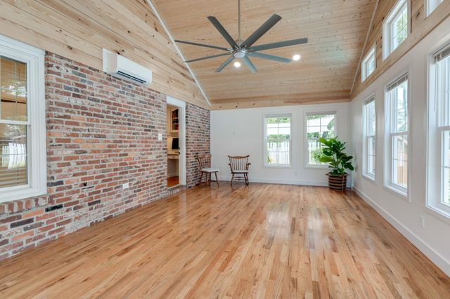 105 Trout Valley Dr, Hendersonville, TN 37075