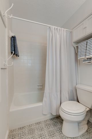 105 Trout Valley Dr, Hendersonville, TN 37075