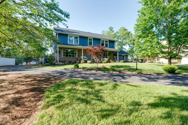 105 Trout Valley Dr, Hendersonville, TN 37075