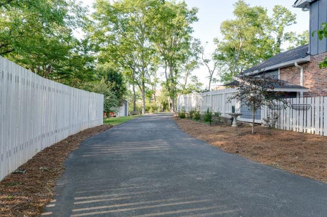105 Trout Valley Dr, Hendersonville, TN 37075