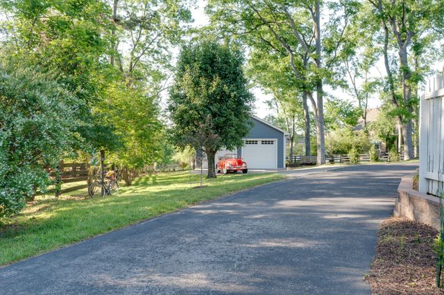105 Trout Valley Dr, Hendersonville, TN 37075