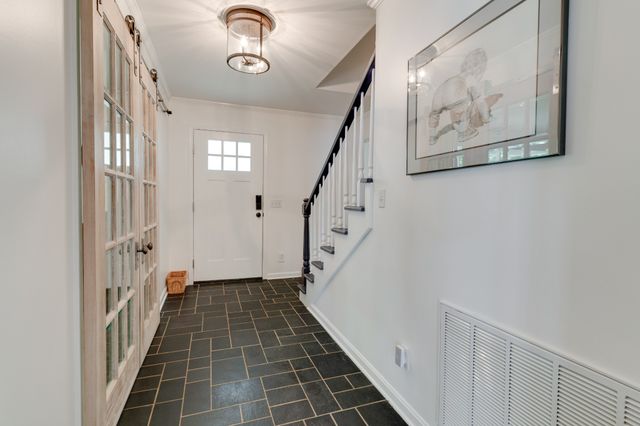 105 Trout Valley Dr, Hendersonville, TN 37075
