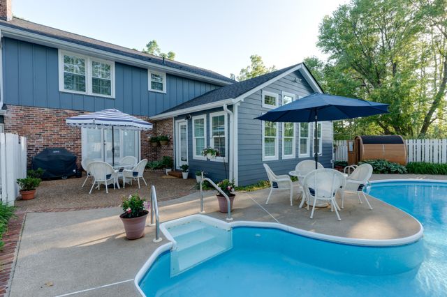105 Trout Valley Dr, Hendersonville, TN 37075