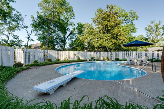 105 Trout Valley Dr, Hendersonville, TN 37075