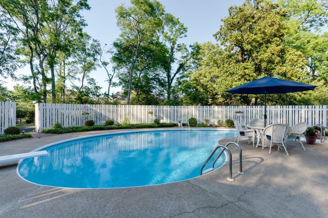 105 Trout Valley Dr, Hendersonville, TN 37075