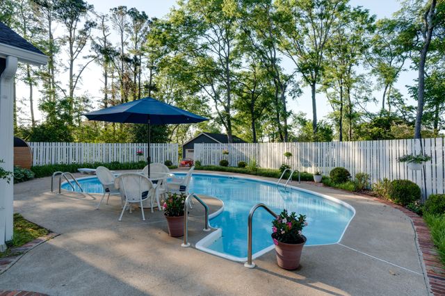 105 Trout Valley Dr, Hendersonville, TN 37075