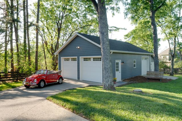 105 Trout Valley Dr, Hendersonville, TN 37075