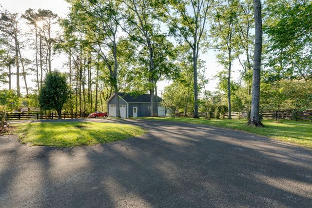 105 Trout Valley Dr, Hendersonville, TN 37075