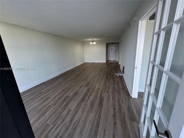 800 Parkview Dr 1018, Hallandale Beach, FL 33009