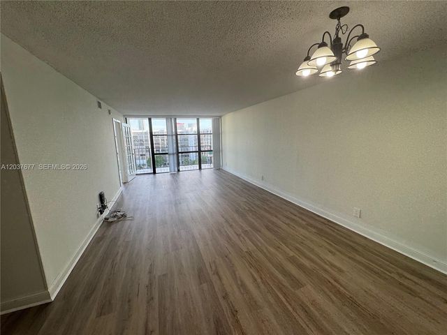 800 Parkview Dr 1018, Hallandale Beach, FL 33009
