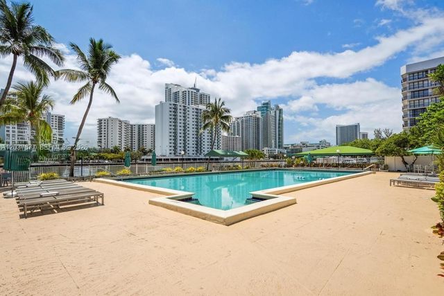 800 Parkview Dr 1018, Hallandale Beach, FL 33009