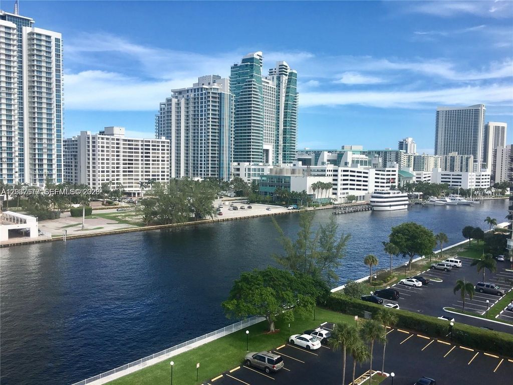 800 Parkview Dr 1018, Hallandale Beach, FL 33009