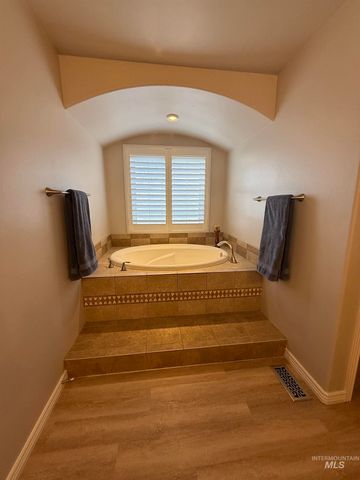 323 Arrowhead Path, Twin Falls, ID 83301