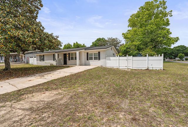 65 Junior Drive, Shalimar, FL 32579