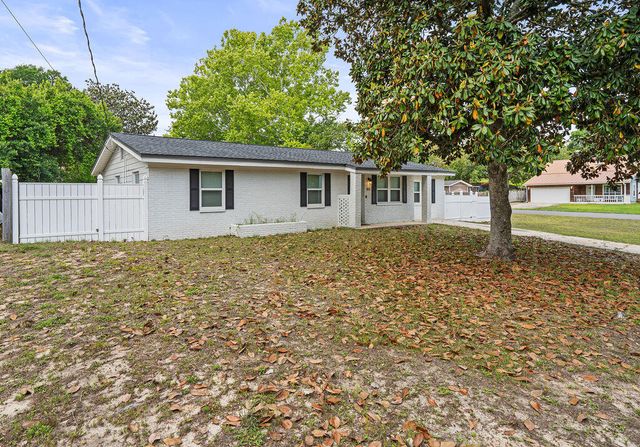 65 Junior Drive, Shalimar, FL 32579