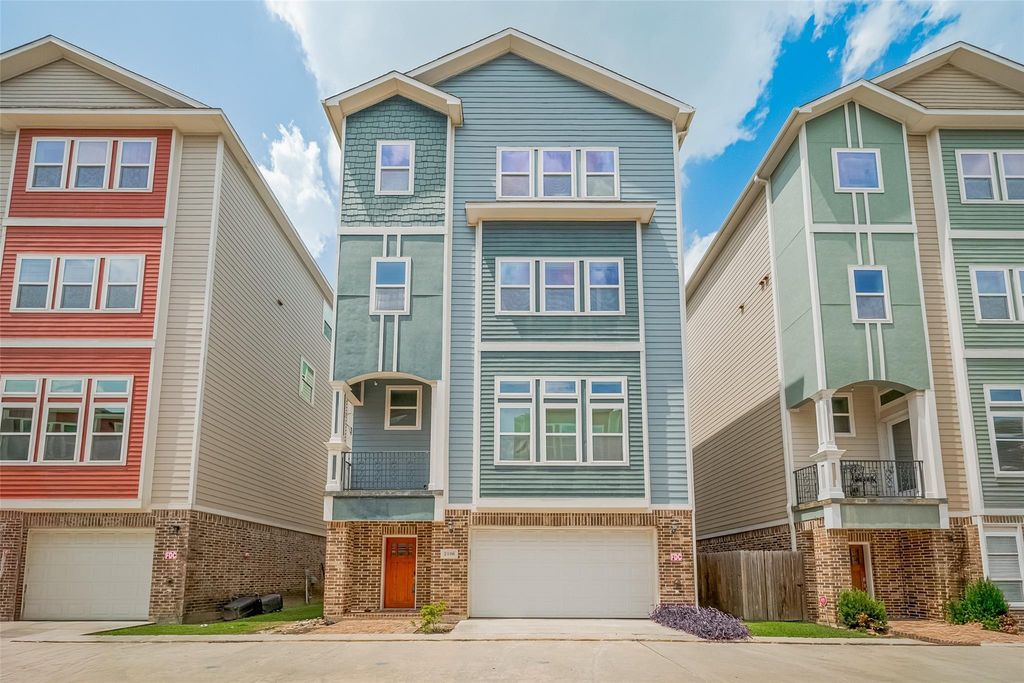 2106 Bidwel1 Drive, Houston, TX 77018