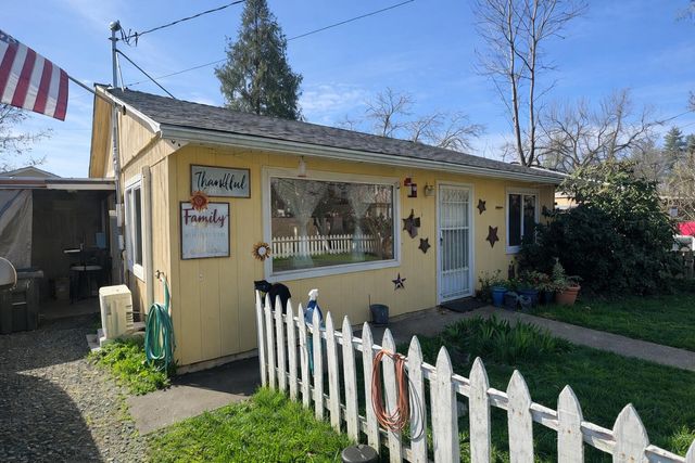 1039 SW I Street, Grants Pass, OR 97526
