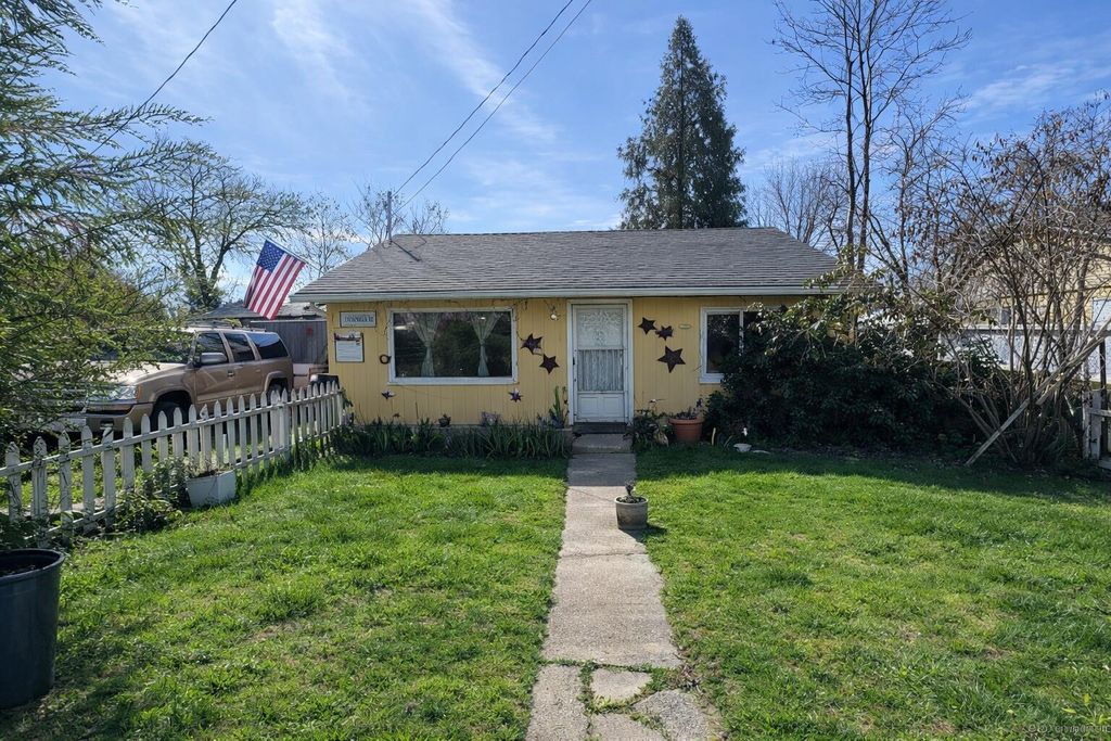 1039 SW I Street, Grants Pass, OR 97526