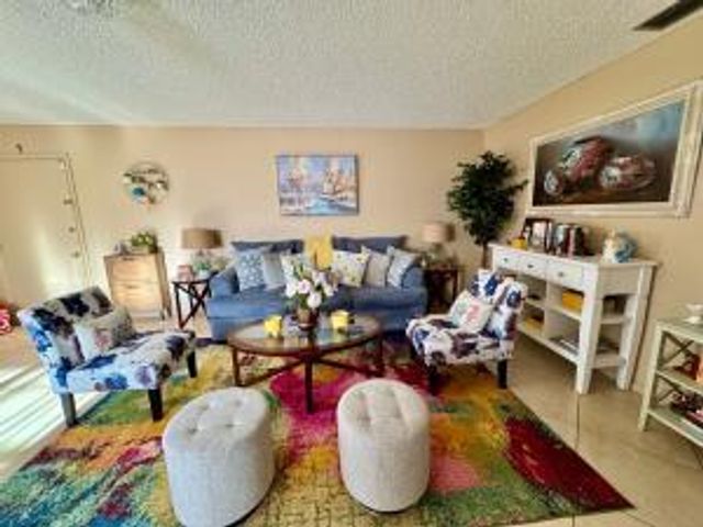 12 Lake Vista Trl Apt 201, Port St Lucie, FL 34952