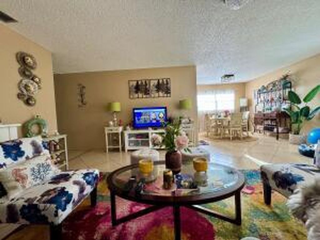 12 Lake Vista Trl Apt 201, Port St Lucie, FL 34952