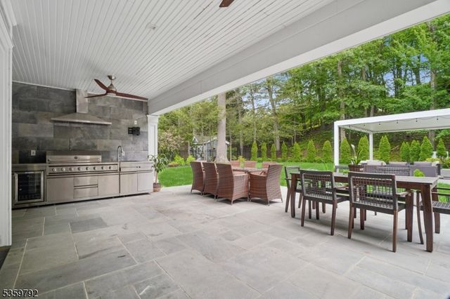290 Long Hill Dr, Millburn Twp., NJ 07078