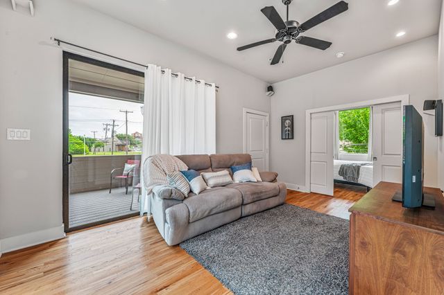 418 College Avenue, Fort Worth, TX 76104