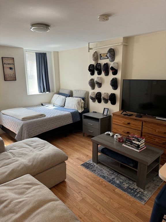 2 Sackville St 1, Boston, MA 02129