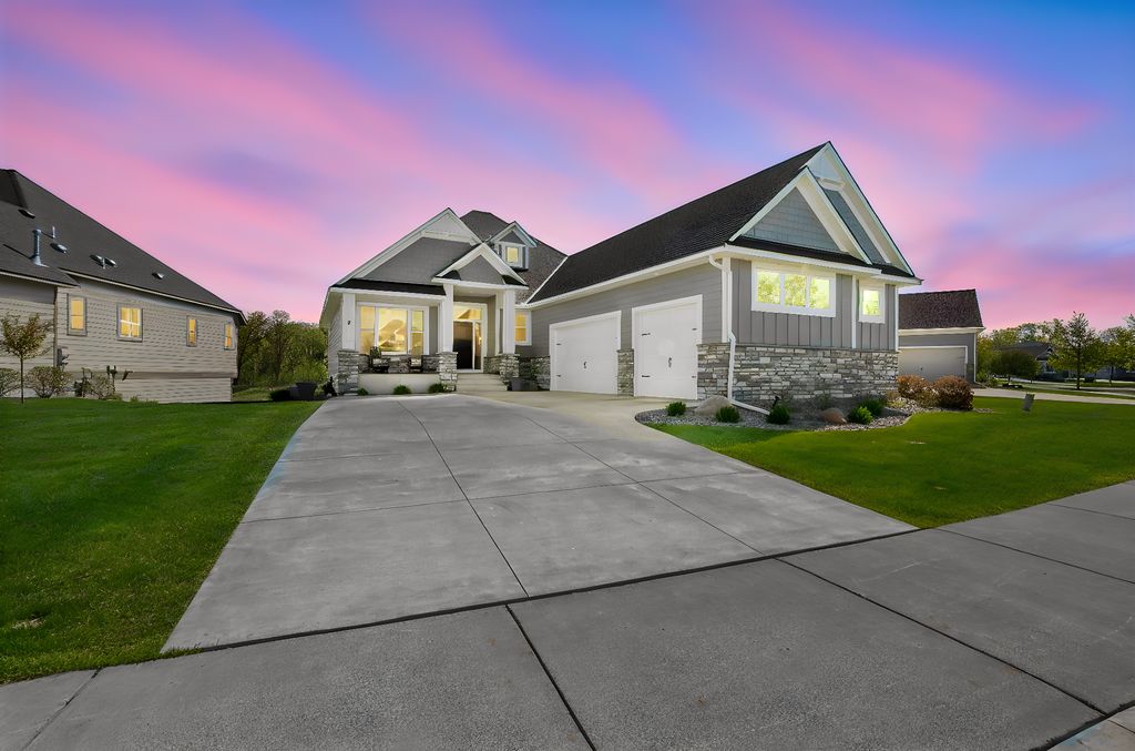 1945 Annika Drive N, Lake Elmo, MN 55042