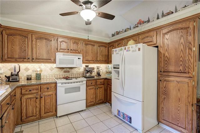 26 S Oaks SE Drive, Cartersville, GA 30121