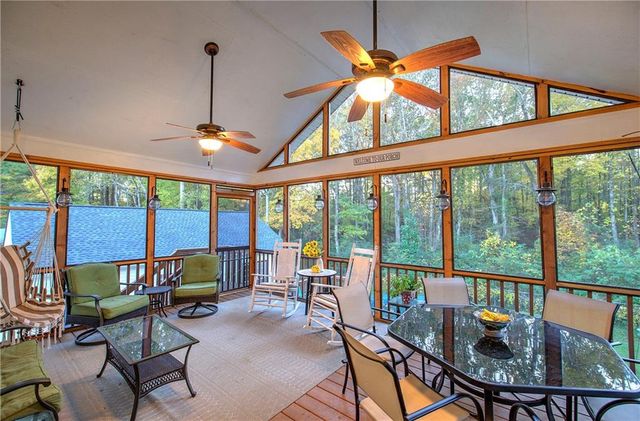 26 S Oaks SE Drive, Cartersville, GA 30121