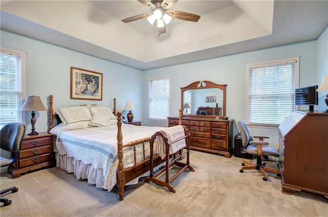 26 S Oaks SE Drive, Cartersville, GA 30121